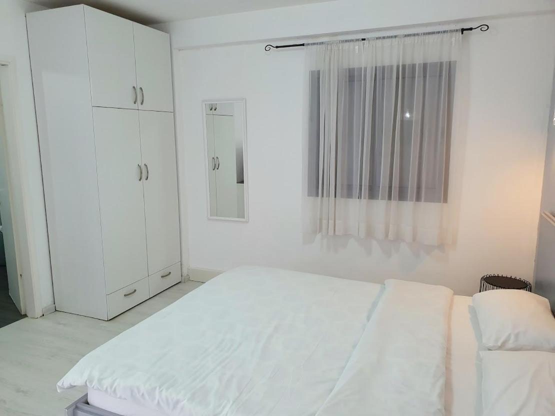 Vila Sharvit Hakesem Livnim Exteriér fotografie